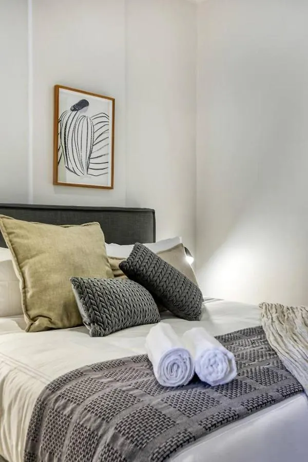 Luxury Mountain View Aparthotel At The Tokyo- 12Th Floor No Loadshedding Cape Town Daire