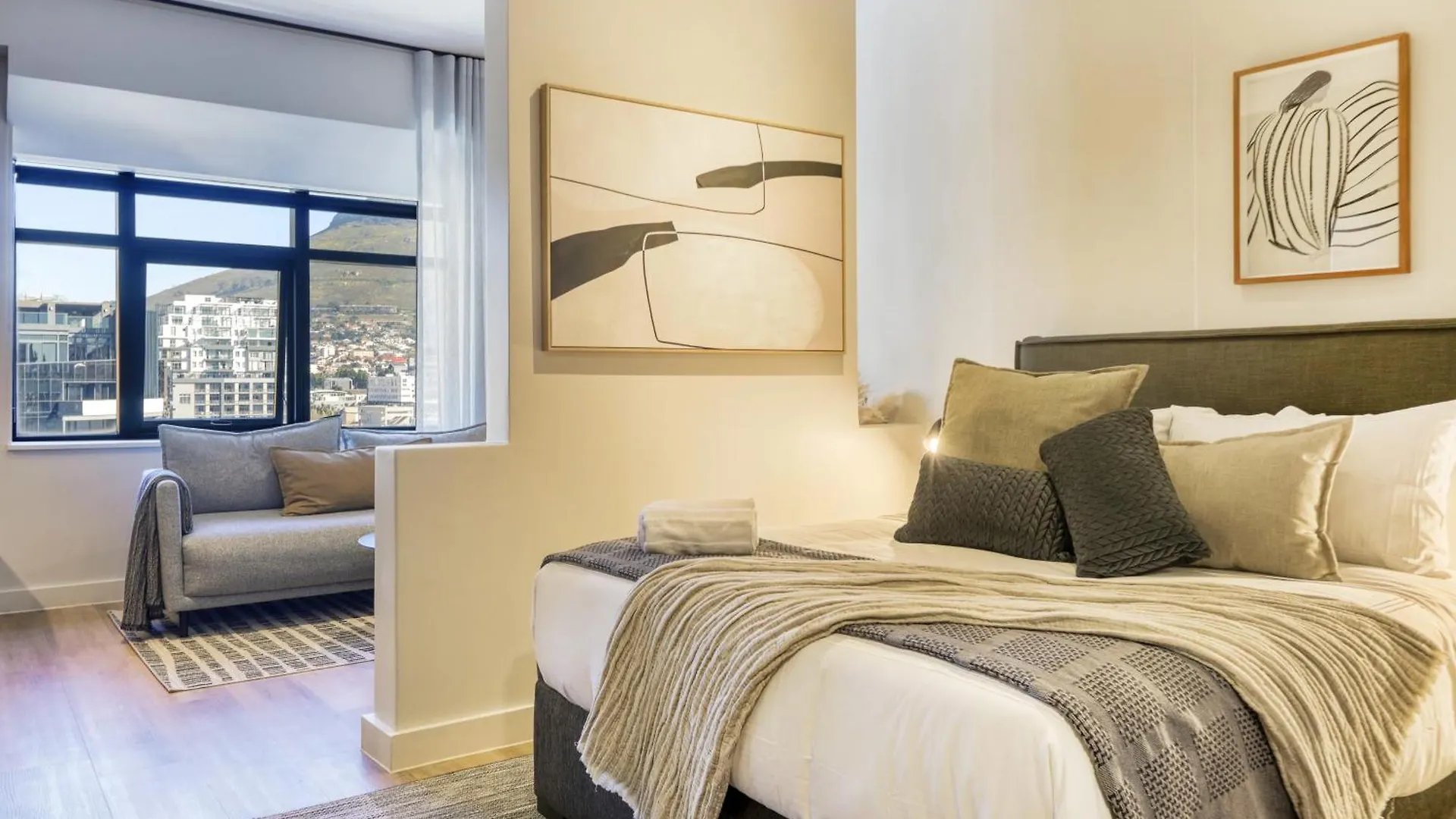 Luxury Mountain View Aparthotel At The Tokyo- 12Th Floor No Loadshedding Cape Town 0*,  Güney Afrika